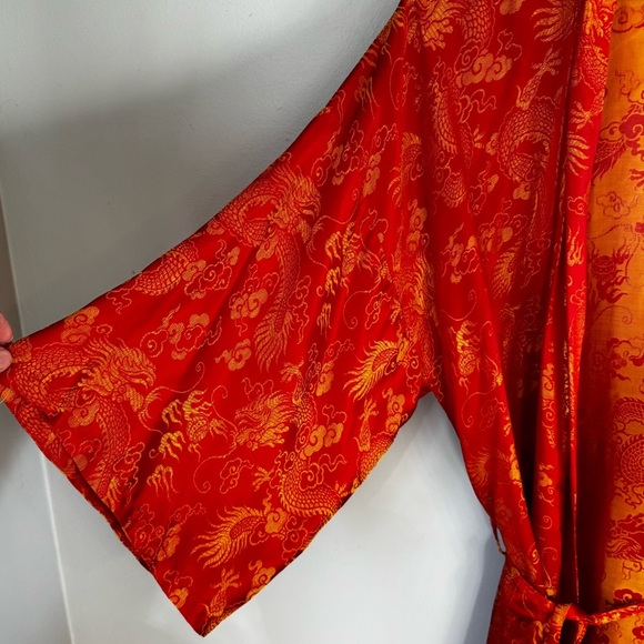 Golden Dragon Full Length Vintage Robe- red with gold embellishments- Sz large - Picture 6 of 12